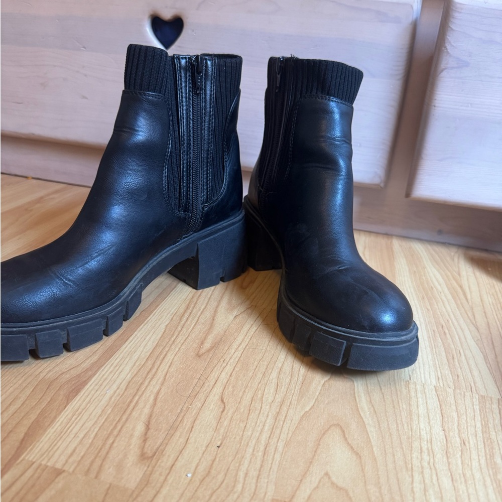 Black Universal Thread Chunky Heeled Chelsea Boot… - image 2